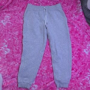 lululemon mid rise scuba full length joggers in a size 8 and color heather grey.